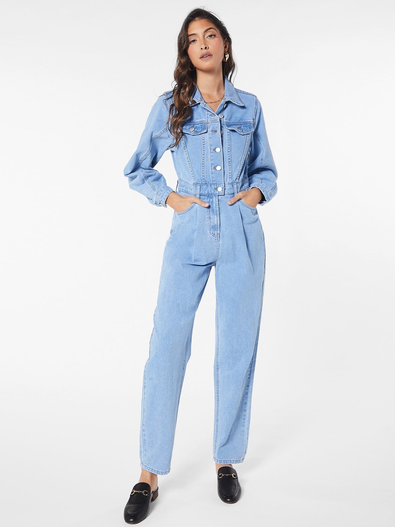Blues jumpsuit with flap pocket made of denim with button closure at the front