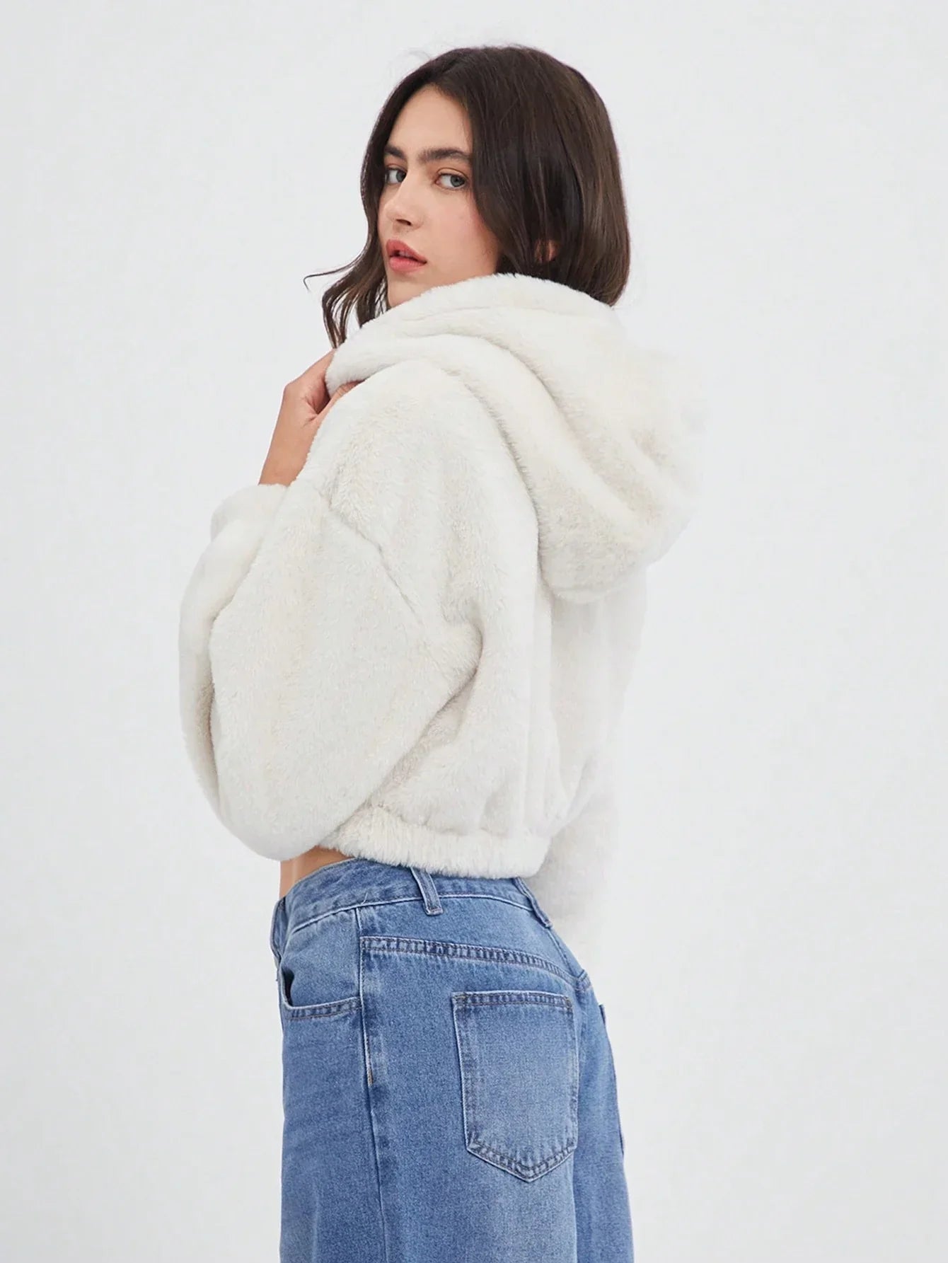 Short Light White Jacket With Fur