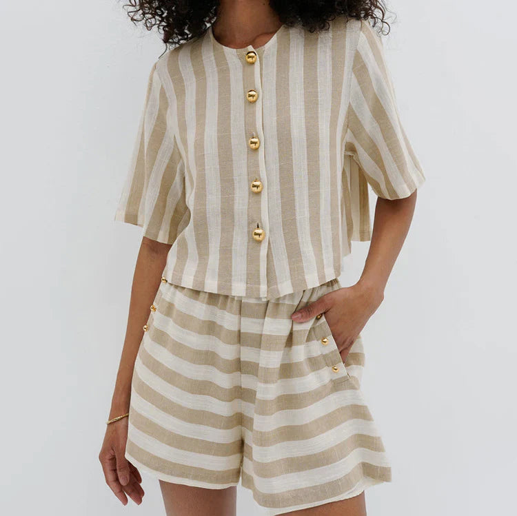 Beach Set With Large Shorts And Cropped T-Shirt WIth Stripes In Beige