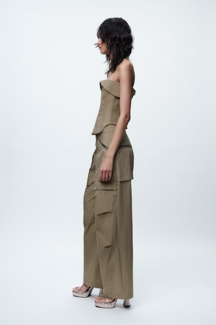 Zippered bustier and trousers in a set