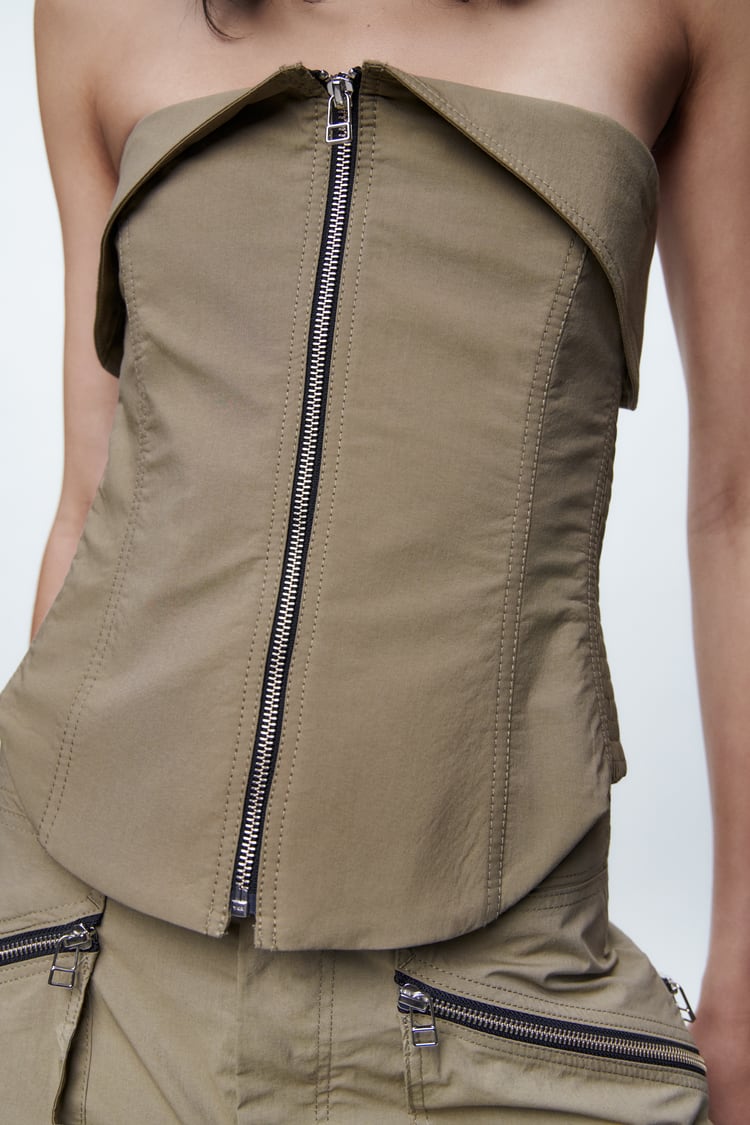 Zippered bustier and trousers in a set