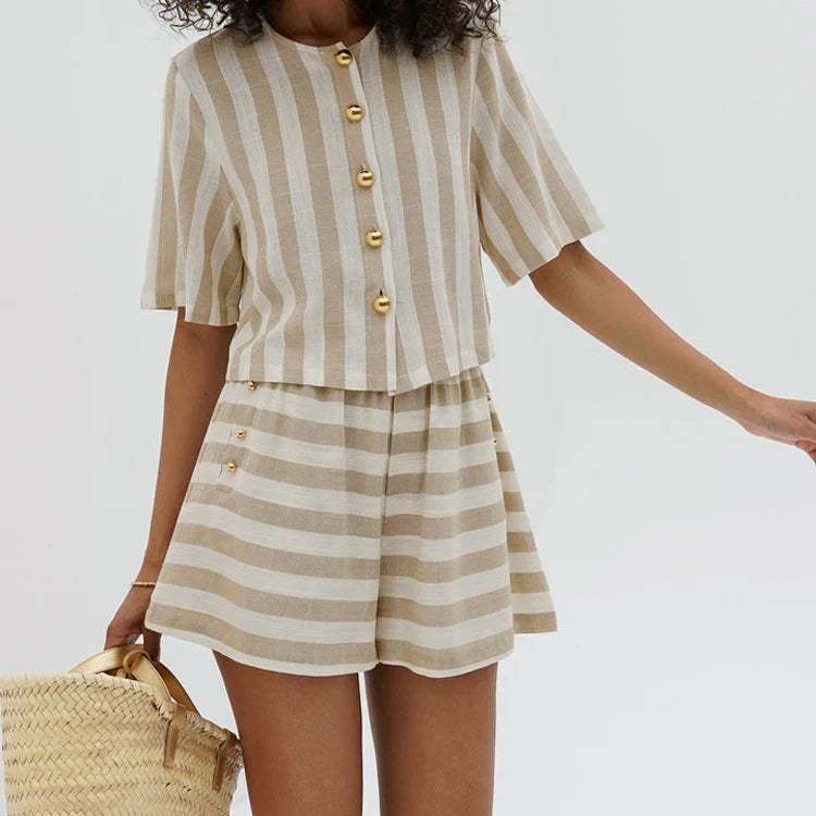 Beach Set With Large Shorts And Cropped T-Shirt WIth Stripes In Beige