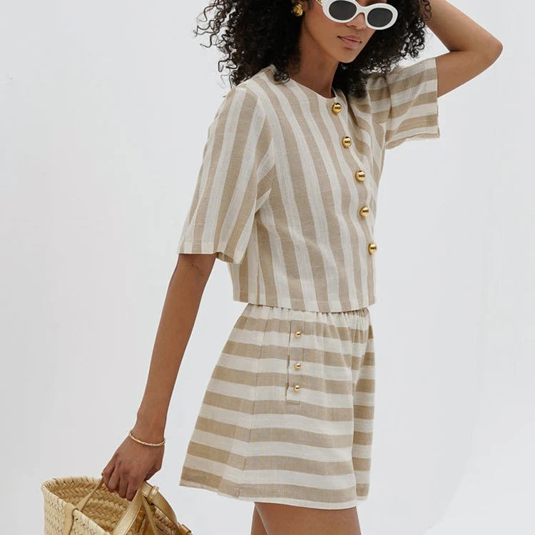 Beach Set With Large Shorts And Cropped T-Shirt WIth Stripes In Beige