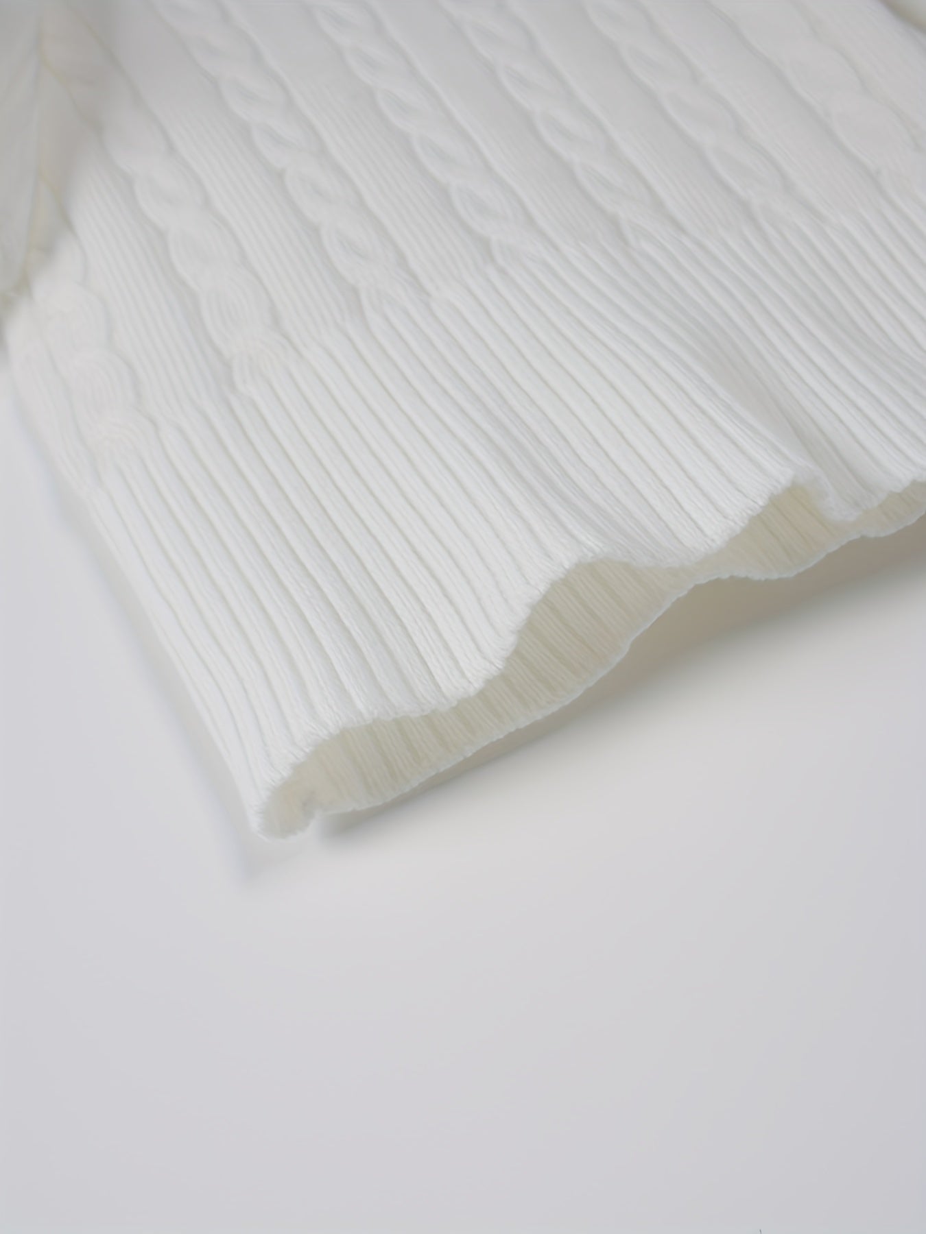 Slim cropped sweater with twisted pattern