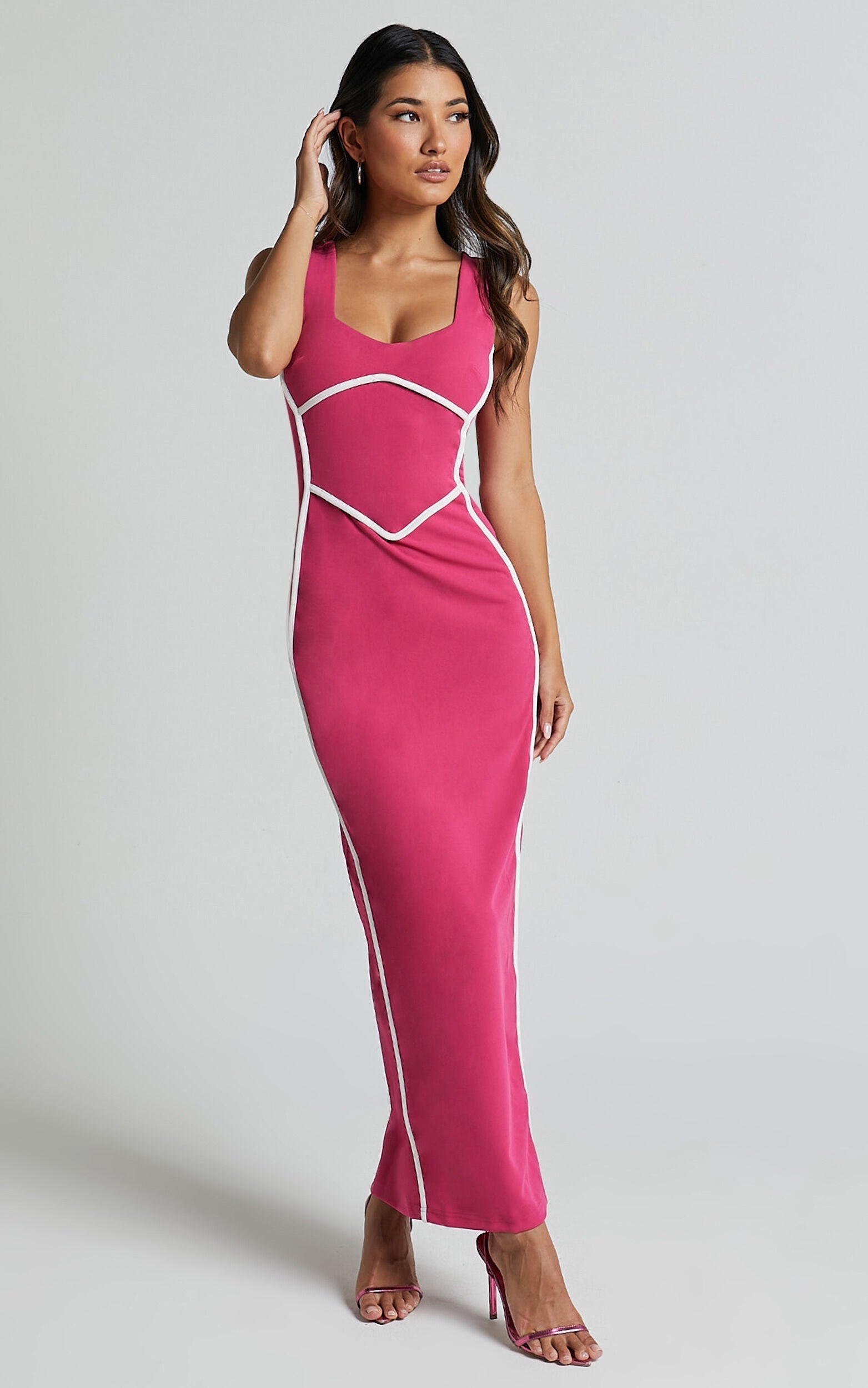 Bodycon maxi dress with round neck