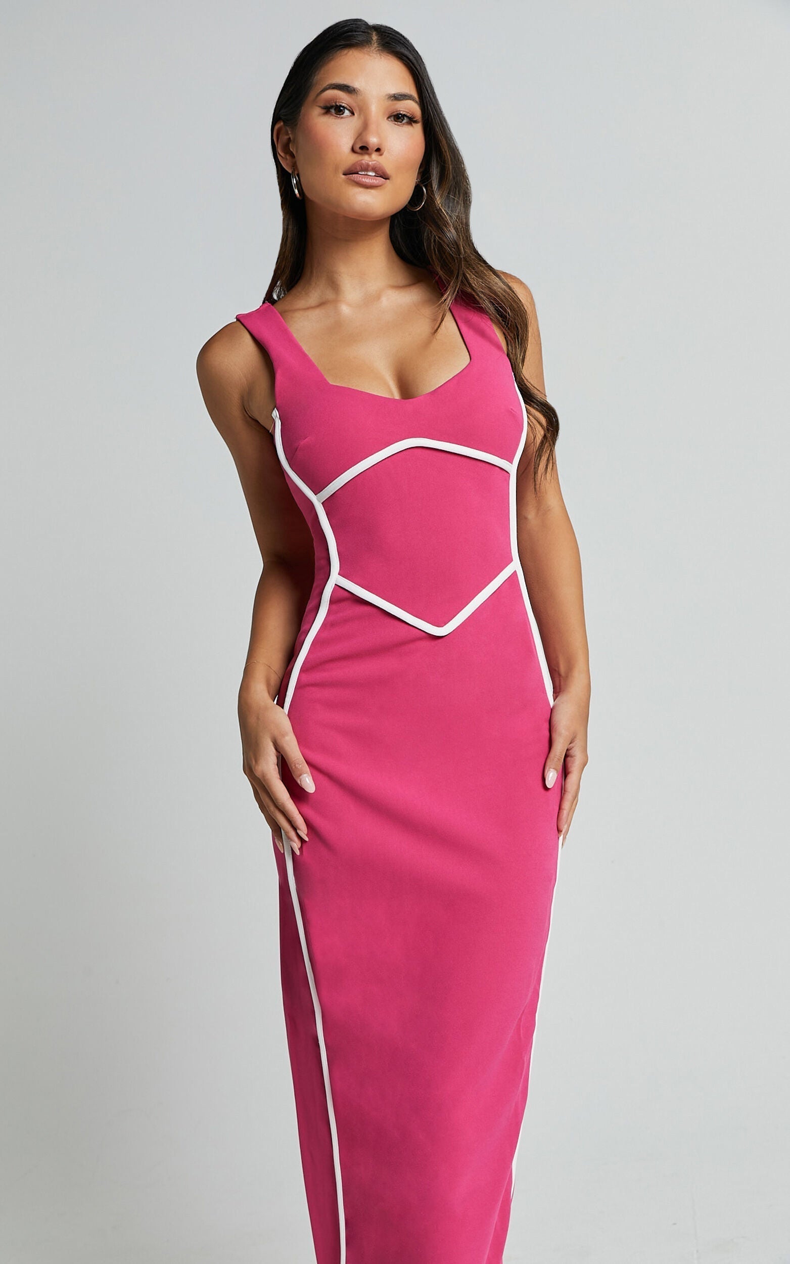 Bodycon maxi dress with round neck