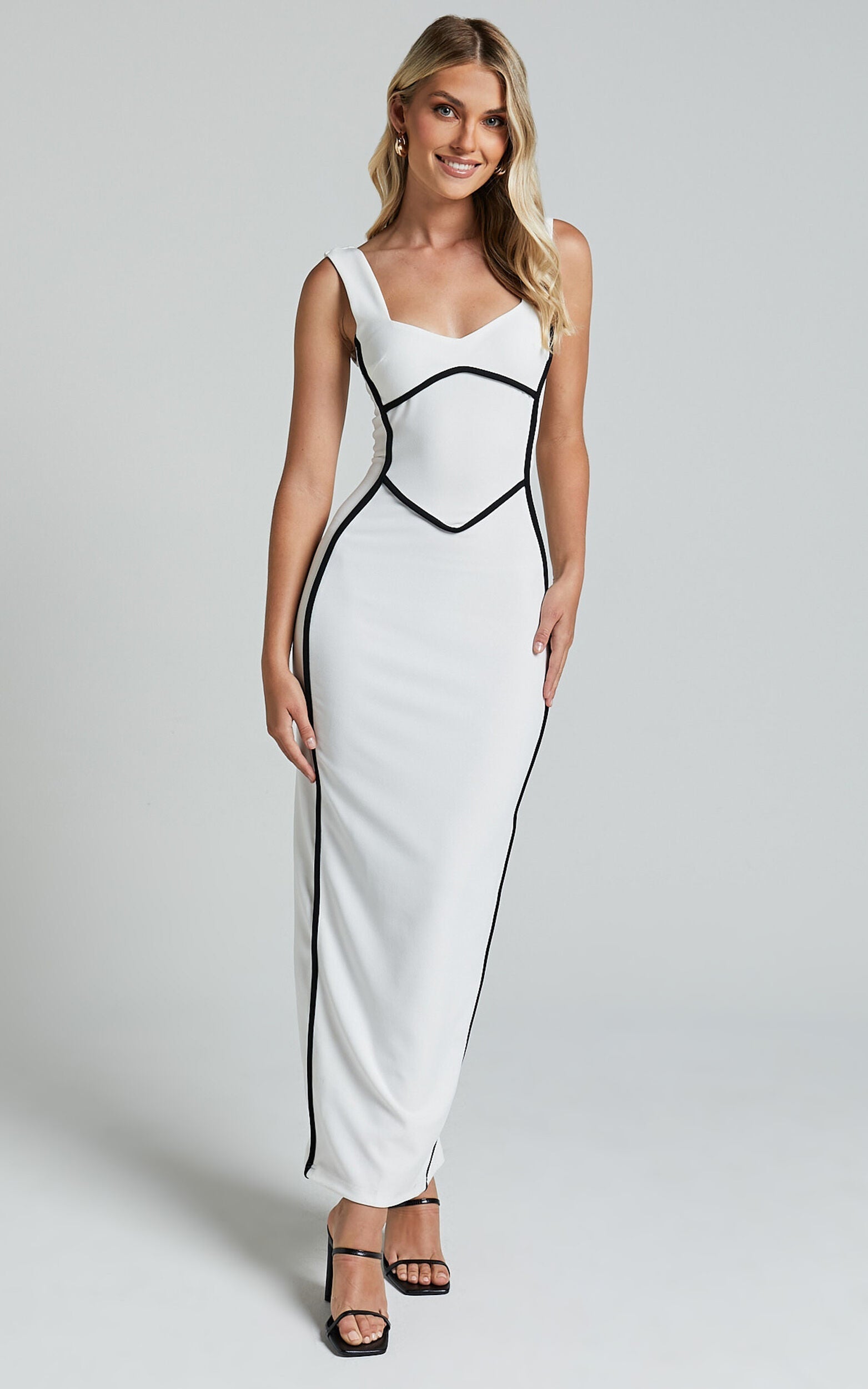 Bodycon maxi dress with round neck