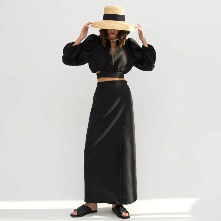 Set consisting of a cropped shirt and long skirts with a high waist