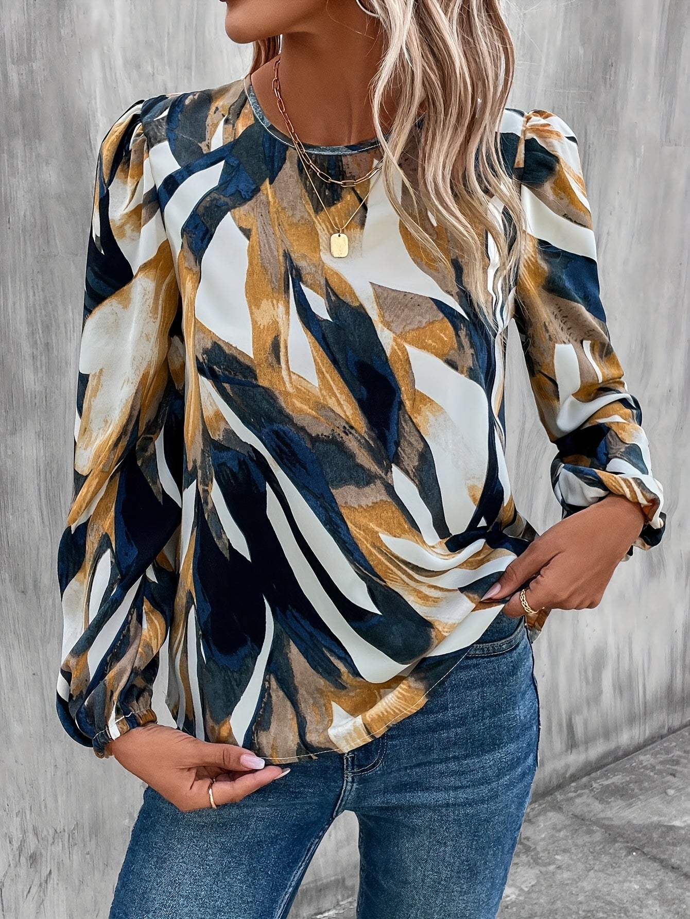 Blouse with floral print and lantern sleeves