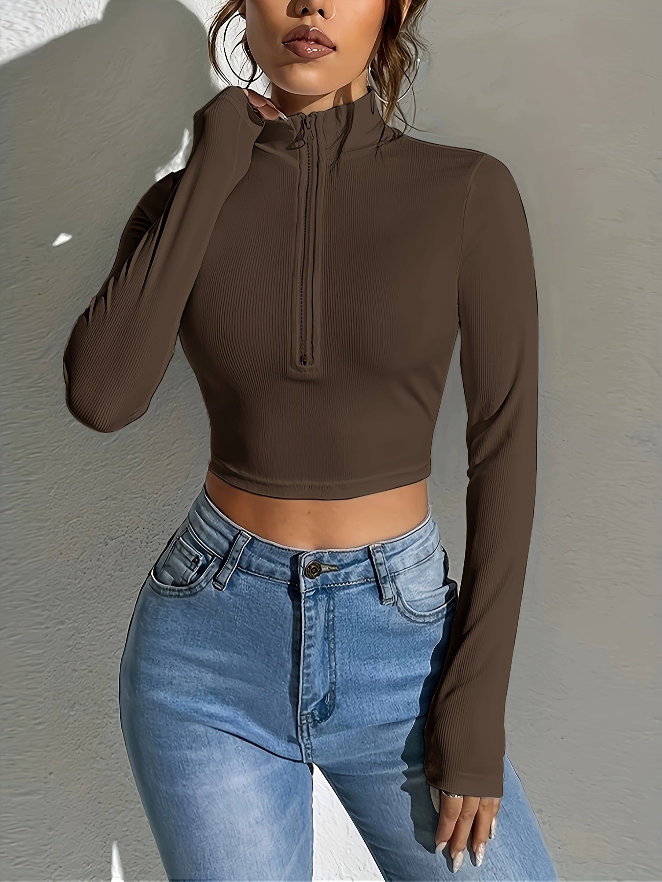 Ribbed cropped T-shirt with front zipper