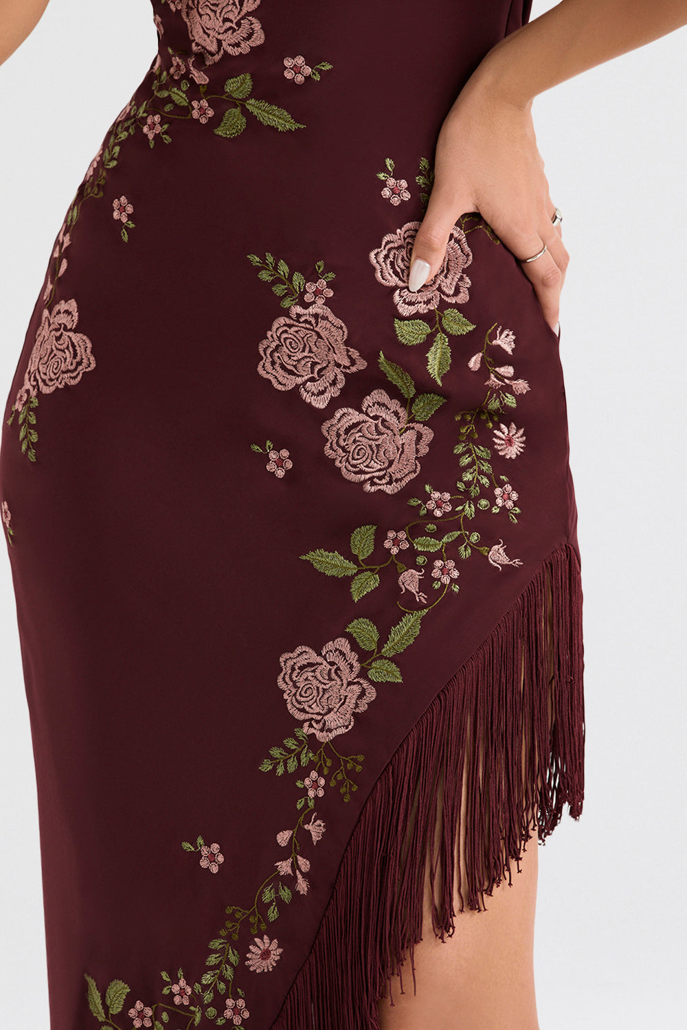 Wine-colored midi dress with embroidery