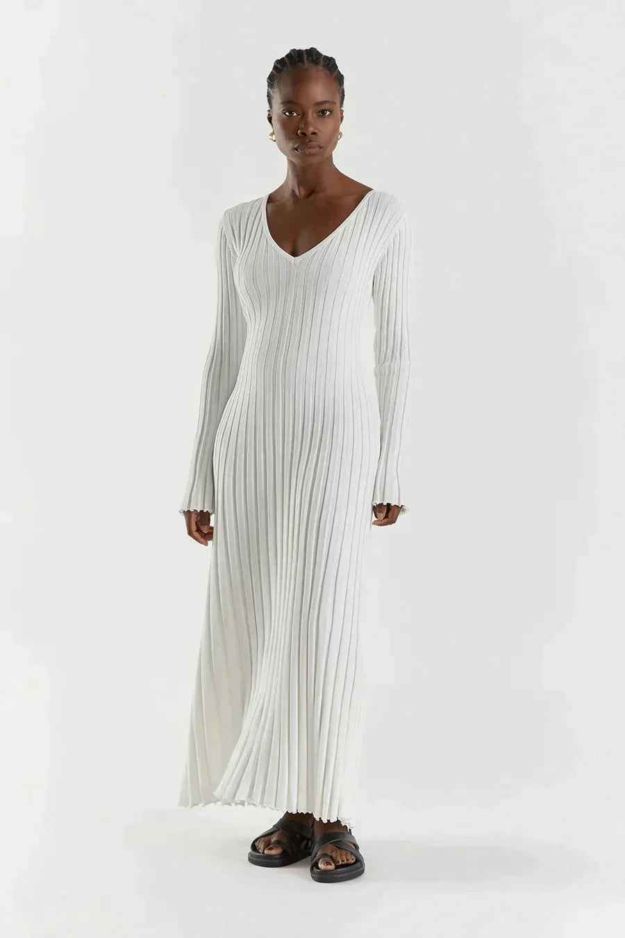 Knitted beauty with long sleeves