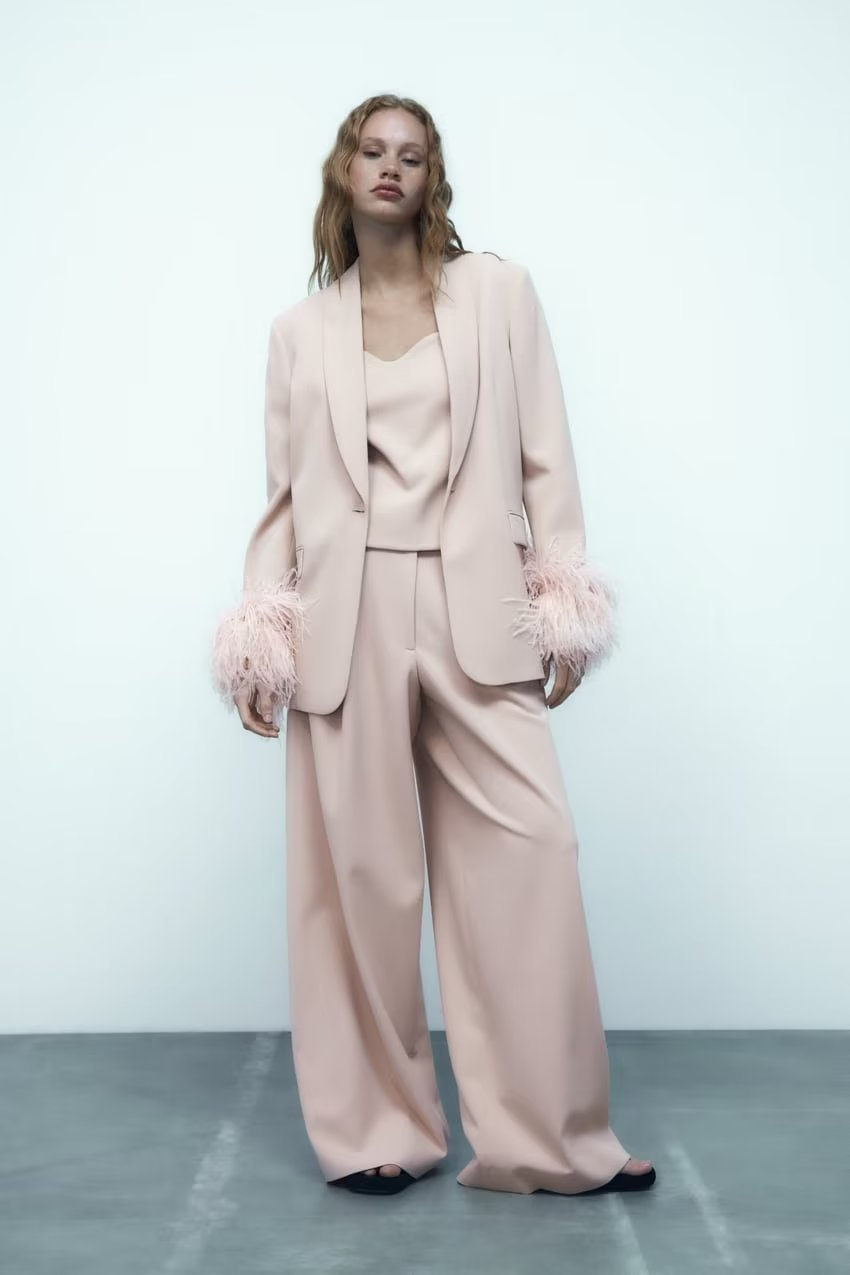 Straight blazer with feathers and trousers