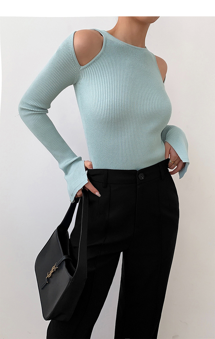 Strapless blue shirt with long sleeves