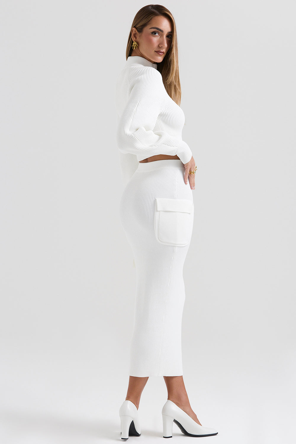 White ribbed sweater with balloon sleeves and cargo skirt