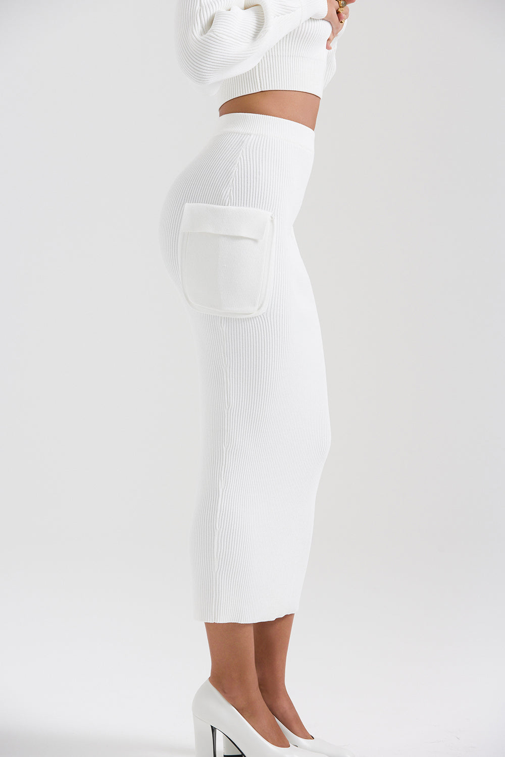 White ribbed sweater with balloon sleeves and cargo skirt